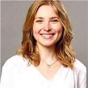 Handarbeites und Näh-Lehrerin für das Lernen eines tollem Hobbys